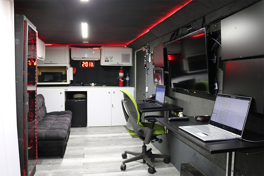 mobile-commander-center-with-computer-and-chairs-miramar-fl